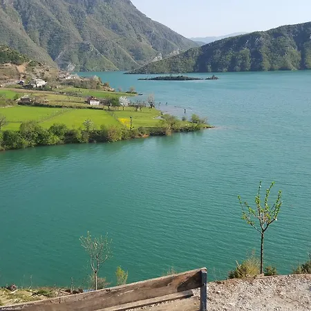 Hostel Ferry Berisha Koman
