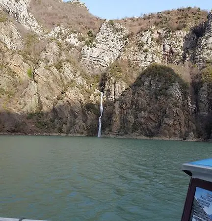 Hostel Ferry Berisha Koman